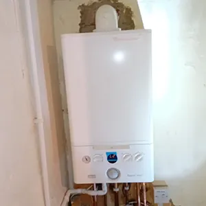 A water heater sitting on top of a wooden pallet.